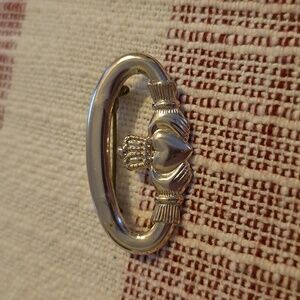 Vintage Silver Claddagh Pin - GUC